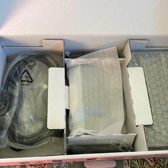 Nintendo Switch V2 Mario Kart 8 Deluxe Bundle - Picture 8 of 11